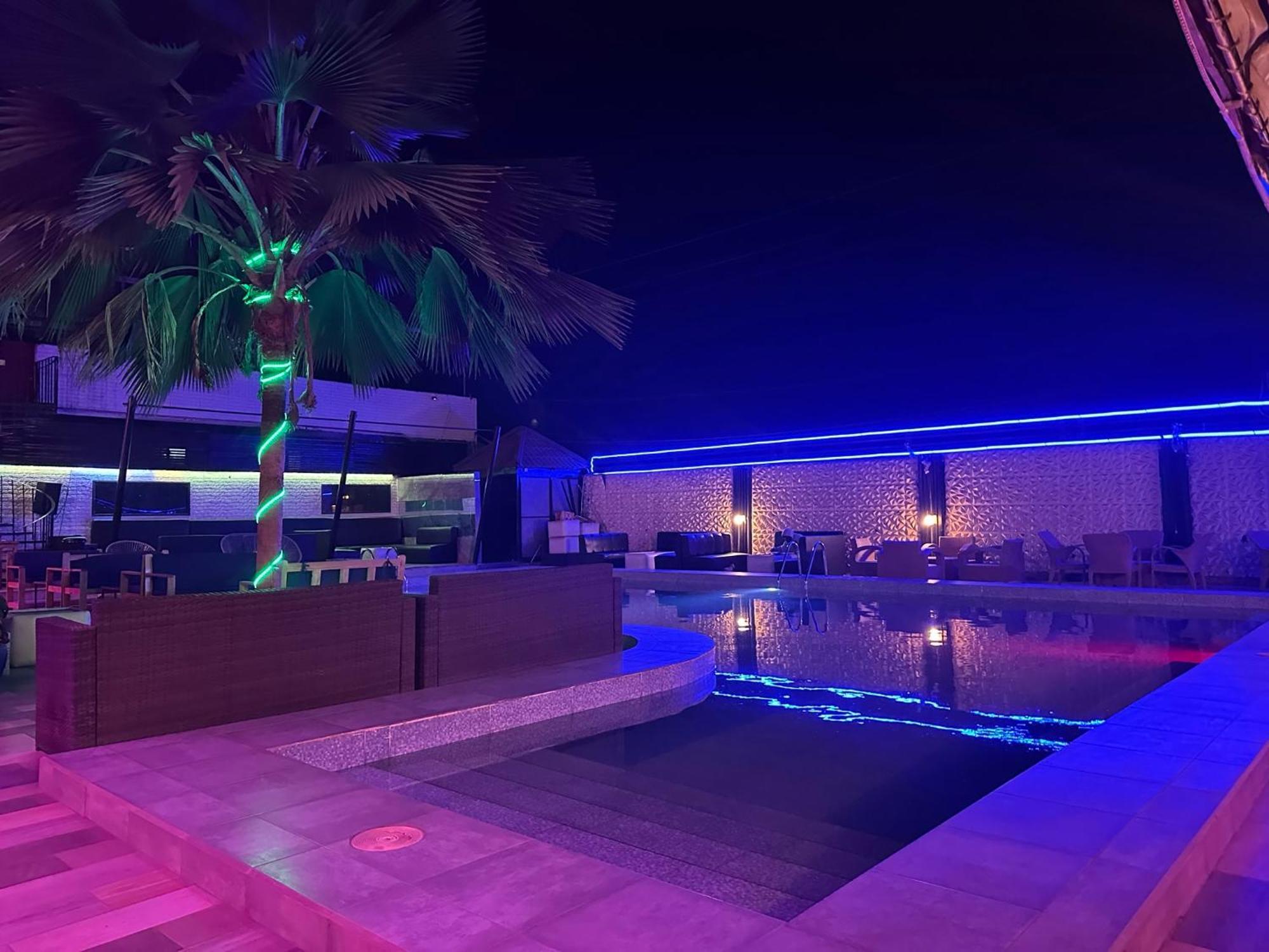 Apartments Plaza Hotel كولولي المظهر الخارجي الصورة