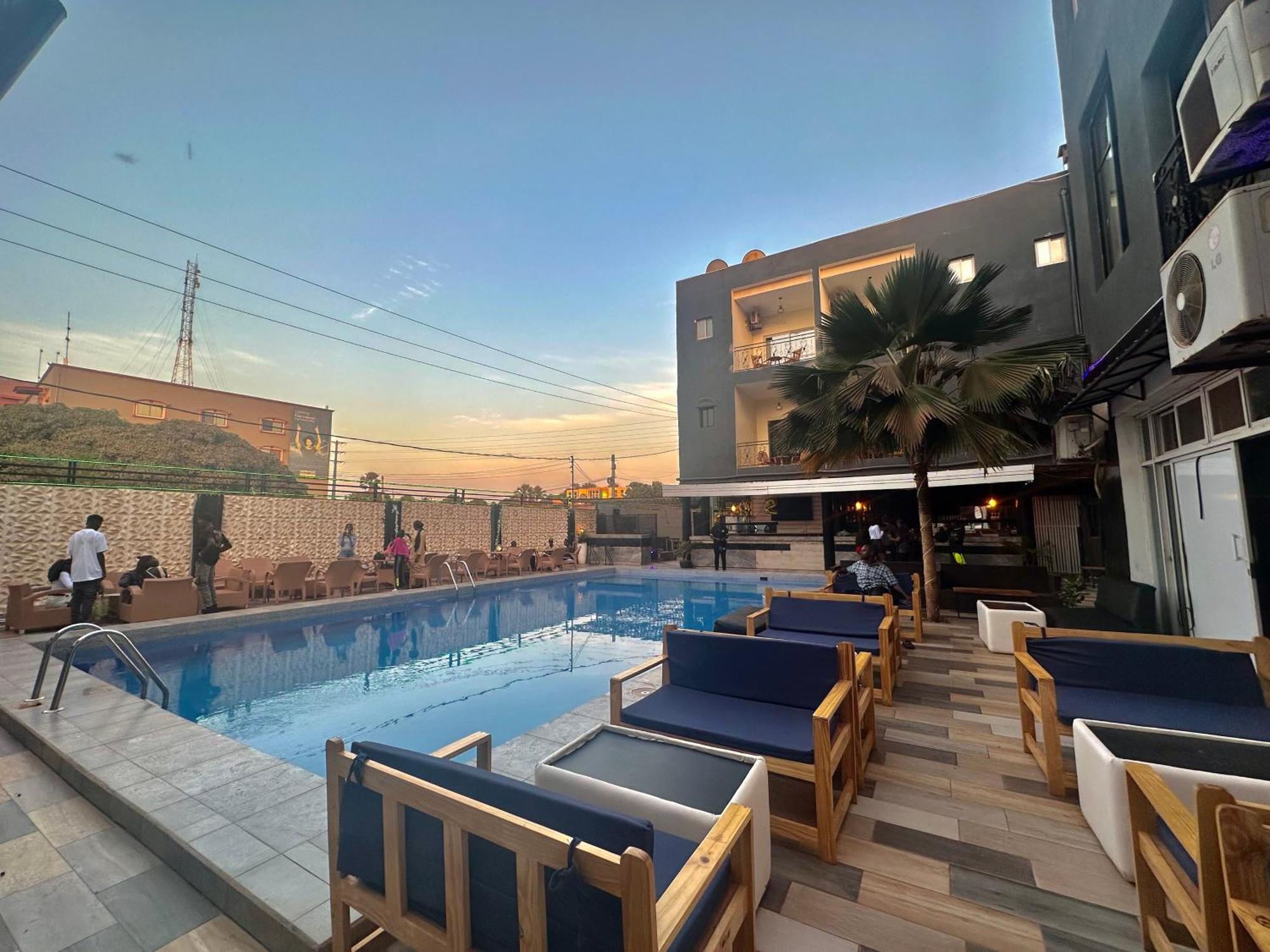 Apartments Plaza Hotel كولولي المظهر الخارجي الصورة