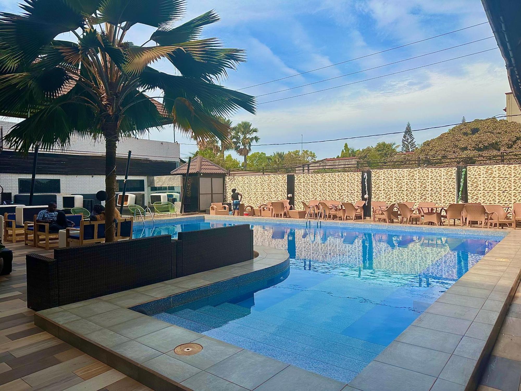 Apartments Plaza Hotel كولولي المظهر الخارجي الصورة